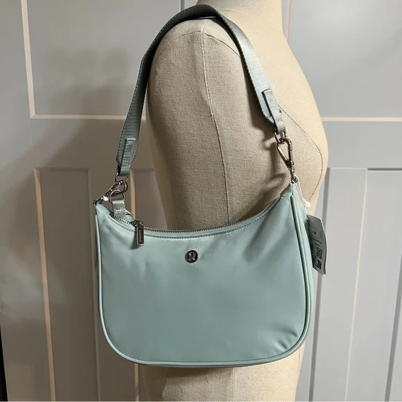 NWT- Lululemon City Essentials Small Shoulder Bag 3L - Pelican - Picture 3 of 9